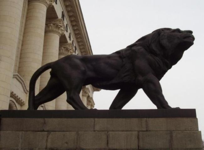 Алексей Петров влезе от парадния вход по пътя на Златко Баретата