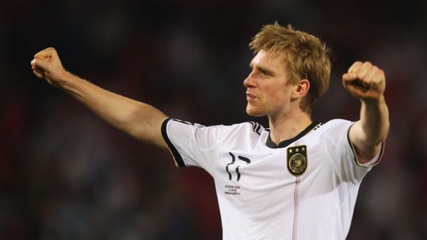 Волфсбург връща Пер Мертезакер в Германия