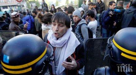 започна изриват мигрантите нелегалния лагер париж видео