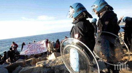 италиански адмирал печалби нелегален трафик хора отиват терористи