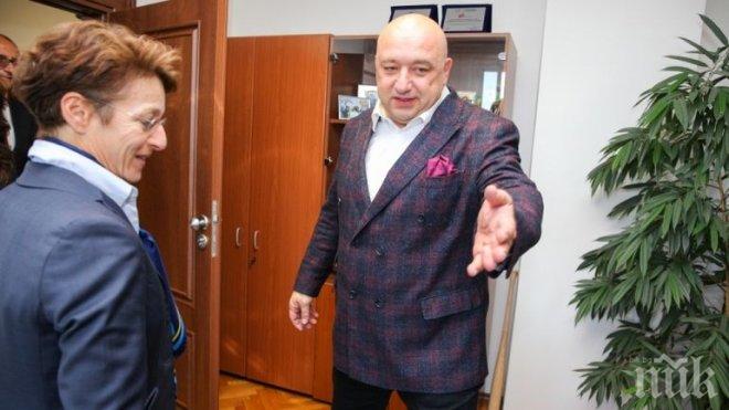 Кралев се срещна с генералния секретар на Международната федерация по ски Сара Люис