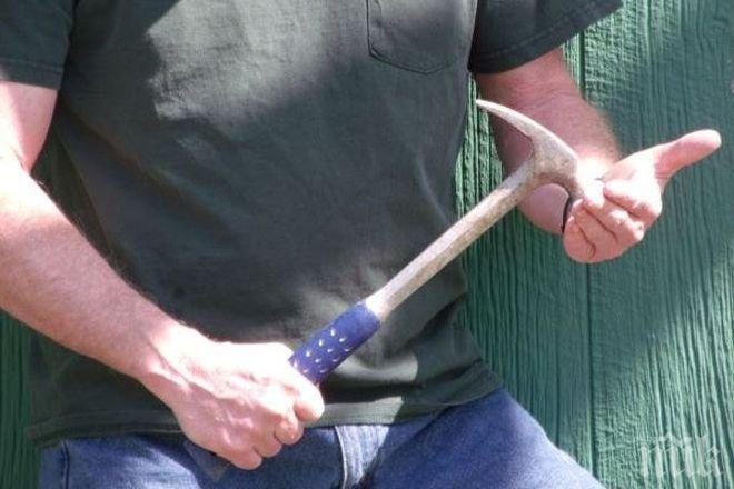 Пребитият с чук след автогонка в Благоевград - студент по информатика 