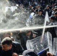 Погром в Гърция! Бой с полицаи и безредици на митинг на 