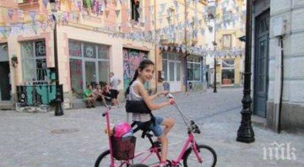болната вики пловдив пак щастлива получи нов специален велосипед