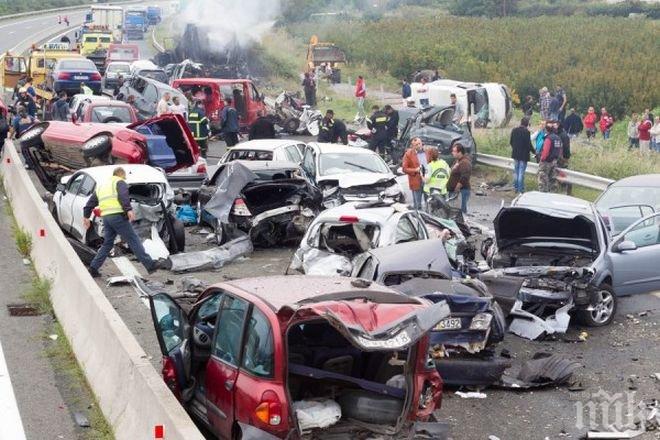Трима загинали и над 50 ранени при жесток пътен инцидент в Румъния