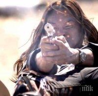 ЕКШЪН В ПЕТРИЧ! Пияна жена стреля с пистолет по сотаджия