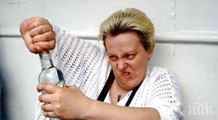 позор пагона уволниха пияна жена редник