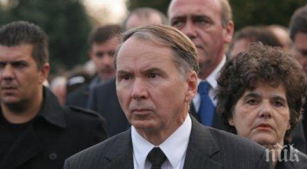 посланик монтгомъри балканската политика сащ беше автопилот възможни значителни промени