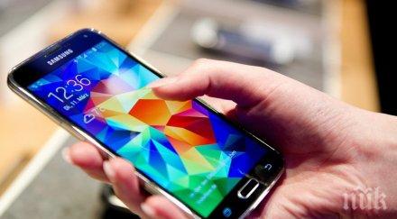 тийнейджъри свиха смартфона връстник