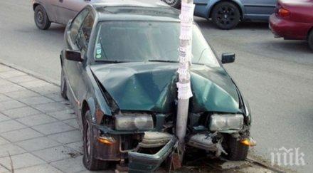 пик ученик заби колата тролейбусен стълб русе