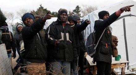 шега германия вдигнаха стена висока берлинската мигрантите