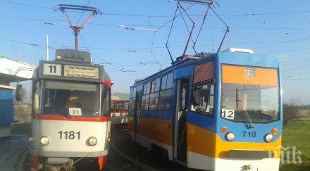 извънредно късо съединение подпали трамвай софия ватманът откаран болница