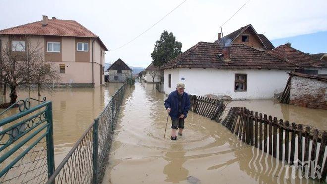 Невиждан потоп в Албания! Семейства са блокирани в град Лежа