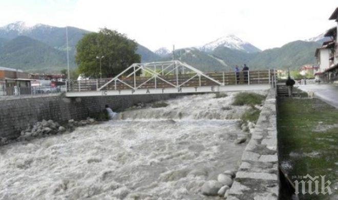 ВОДЕН АД В БАНСКО! Зимният курорт е в бедствено положение (СНИМКИ)