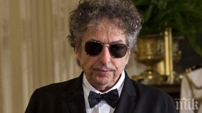 НАПУК! Боб Дилън мълчи като риба преди да вземе Нобел-а