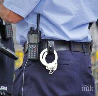 Арестуваха мъже, нападнали човек, носещ предизборен плакат на Тръмп