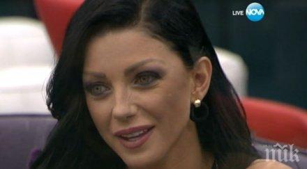 eмануела изляза напред нагушкам котето