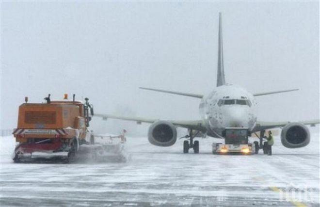 Силен снеговалеж спря 75 полета от летищата в Москва, а 25 се забавят