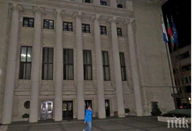 РЕЗИЛ! Нито един демонстрант не дойде на протеста в защита на референдума на Слави в Бургас