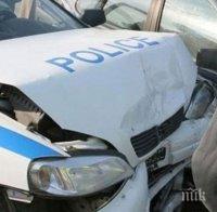 Катастрофа с полицейска кола блокира трафика в Пирдоп