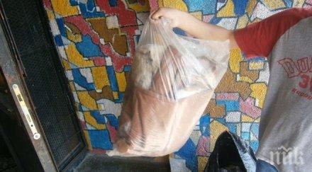 безработен моли употребявани дрешки обувки децата