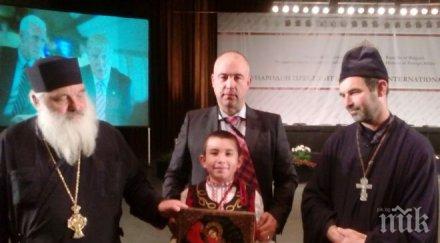 извънредно пик деветгодишен приятел путин донесе икона бъдещия президент ндк