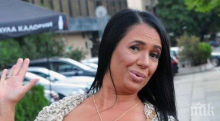 сензация пик анита мейзер лъсна без гащи затвора скандални снимки