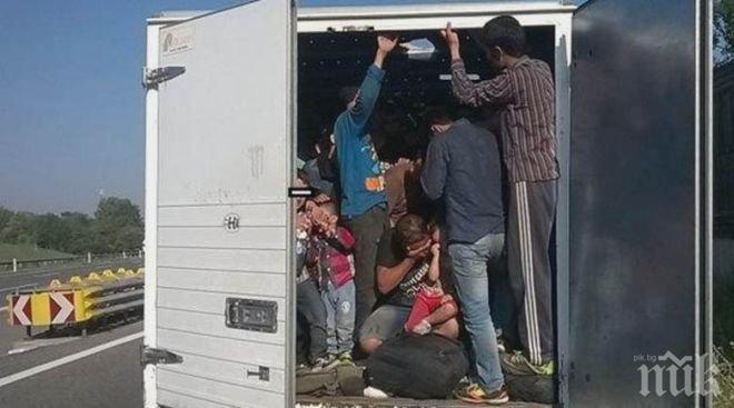В Гърция задържаха българин трафикант на бежанци! Натъпкал в камиона си 21 души