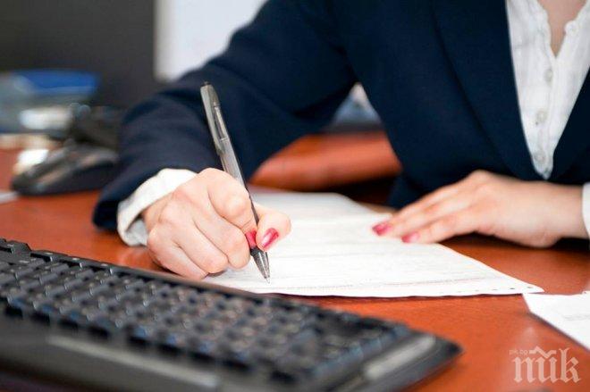 Как оставката на правителството влияе на бизнеса? Фирмите спират назначението на нови работници!