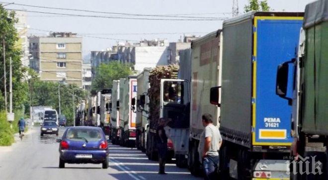 НЕ СЕ ИЗДЪРЖА! Силистра скочи срещу тировете! В града искат фериботи с Румъния