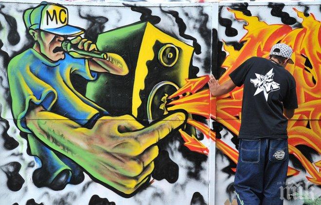 ПИК TV: Улични художници изрисуваха изпепелено заведение във Варна