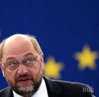 Анализатори: Мартин Шулц се цели в в поста на Меркел 