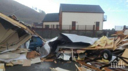 ураганни ветрове удариха вилно селище западен уелс