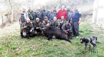 три ловни кучета гърчат агония пръснал стрихнин гората гайтаниново