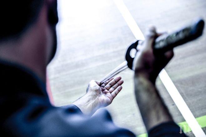 Бургазлийка се ожали: Плашат с мечове мъжа и децата ми, а колата ми осъмна с полов член!