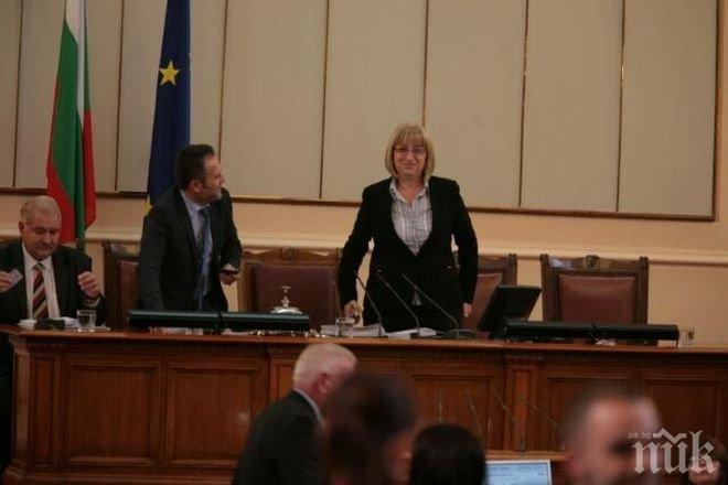 САМО В ПИК TV! Парламентът гласува оставката на кабинета Борисов - дебатите и реакциите гледайте НА ЖИВО