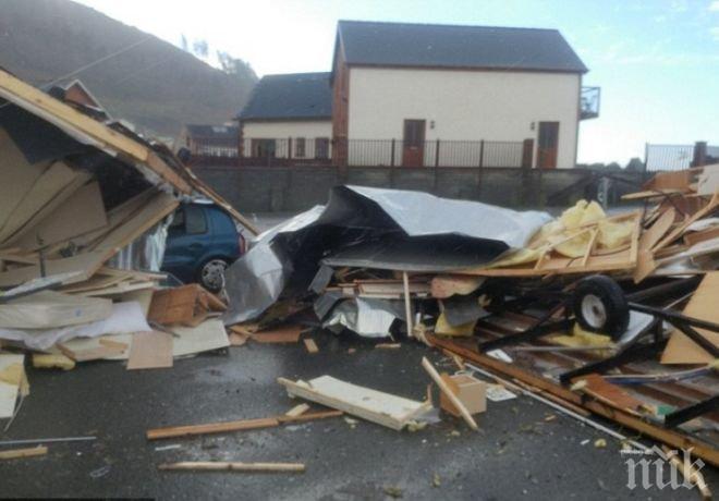 Ураганни ветрове удариха вилно селище в Западен Уелс