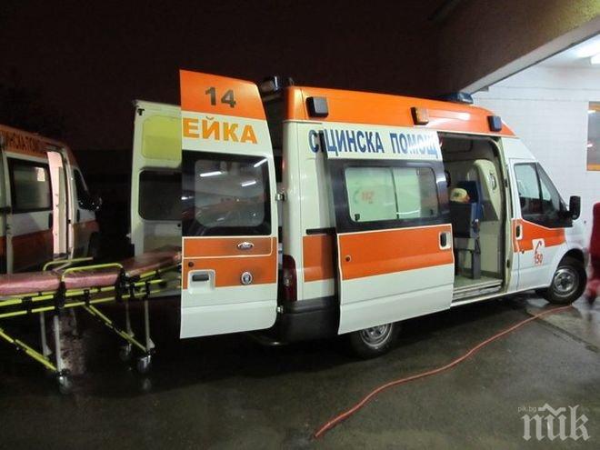 ПЪРВО В ПИК: Тежка катастрофа на пътя за Банкя! Режат коли, за да вадят хора
