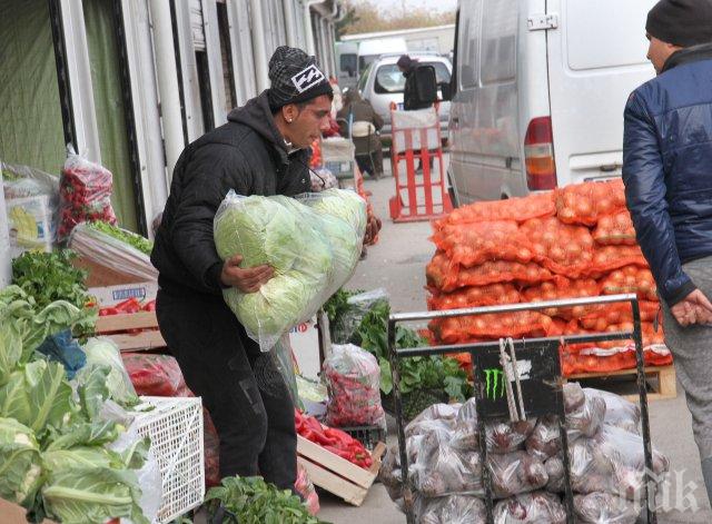 Режем албански домати в салатата