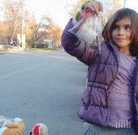 Това малко момиченце си продаде играчките, за да спаси болно от рак момче