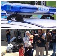 СЛЕД БЯСНА ГОНКА! Хванаха 39 мигранти, шофьорът на буса избяга