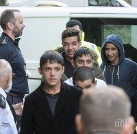 ХВАНАХА ИМ ЦАКАТА! Лондон ограничава по възраст децата бежанци от Кале