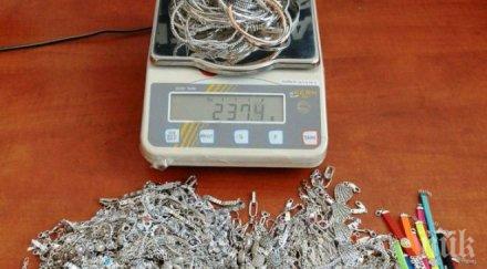 удар митничари хванаха контрабандно сребро бона