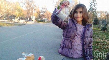 момиченце продаде играчките спаси болно рак момче