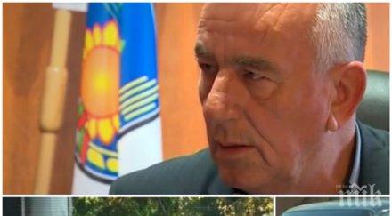 кметът експлоатирал общински служители частния имот мълчи истукан