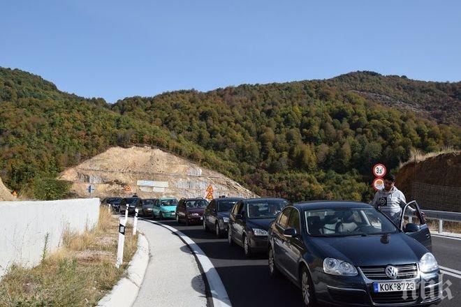 Наш гурбетчия разкри схема за далавери: В Атина  за 17 евро получаваш номера менте за бг- кола 