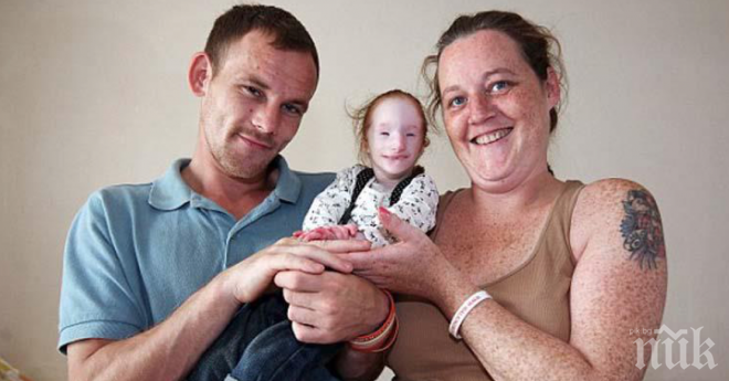Денят, в който тази млада двойка взе своята „кукла“ от болницата, беше най-трудният, но и най-красивият...