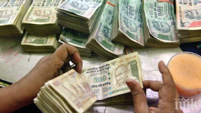 Eто как индийците не остават на червено дори след смяна на банкнотите им 