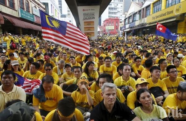 Масови протести в Южна Корея и в Малайзия, искат да свалят властта