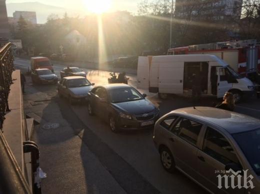 Спецакция в столичния квартал Гео Милев, взривиха „чужди вещи“